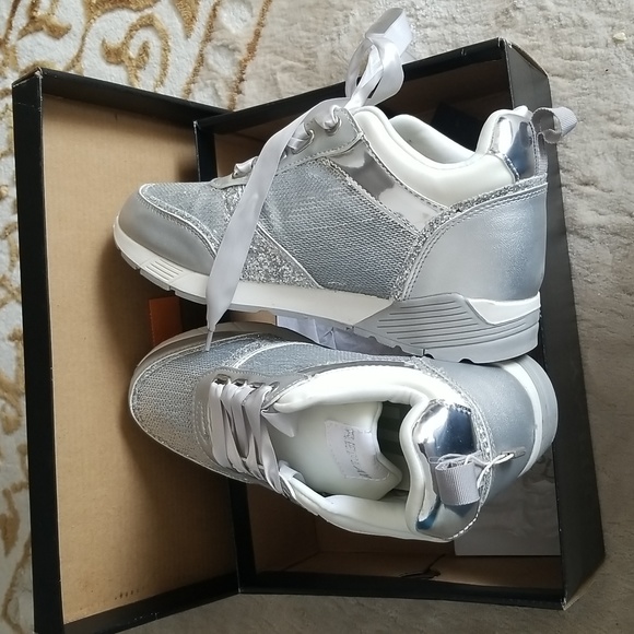 Sneakers for women - Picture 13 of 16